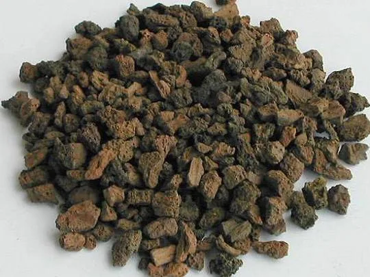 Granulats poreux rouge sombre de pouzzolane