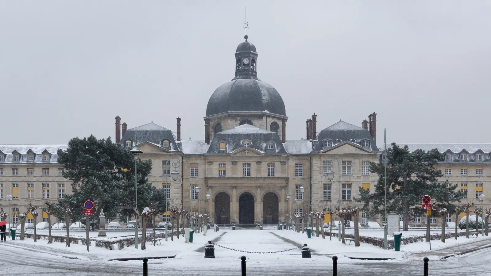 The Pitié-Salpêtrière hospital under snow in Paris, site of the Institut du Cerveau
